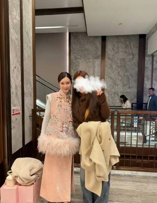 霸王茶姬创始人婚礼现场，36岁文咏珊产后状态绝佳现身