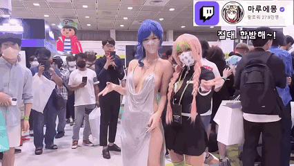 这到底是漫展还是别的什么展啊？当网红可不能怕冷的动态图