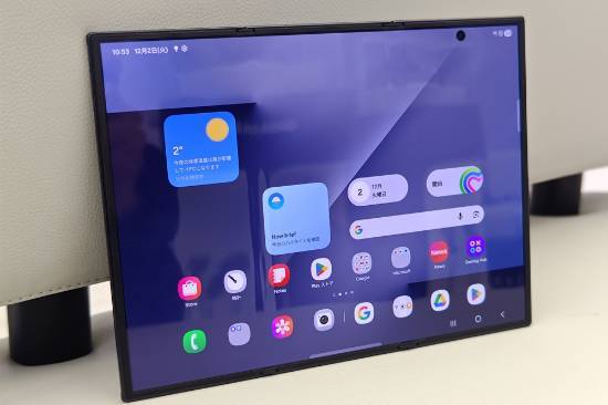 三星三折叠屏手机火爆热销！百余人排队抢购，刚开售2分钟就宣告售罄