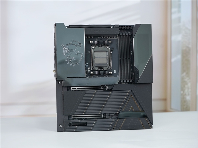 超神十载巅峰蜕变！微星MEGX870EGODLIKEXEDITION主板深度评测：AMD阵营无出其右的最强旗舰