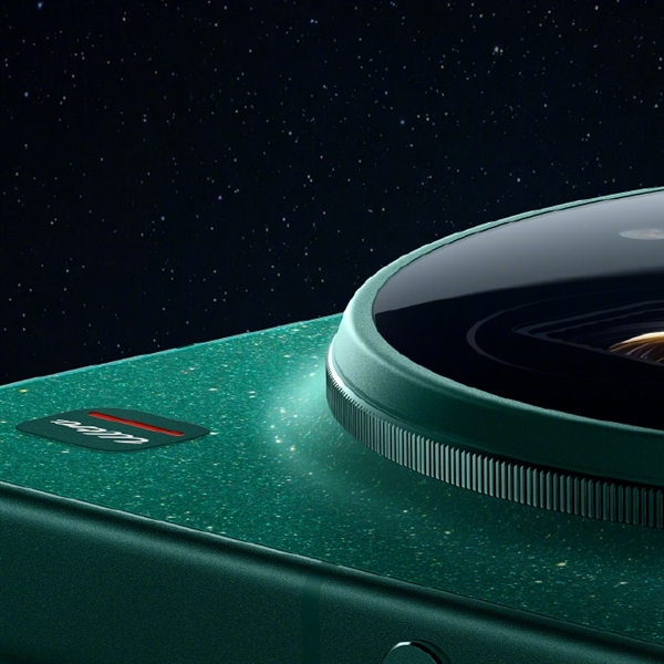 小米17Ultra星空绿外观细节曝光：超大R角2D直屏加持，堪称小米史上最惊艳、最薄的Ultra机型！