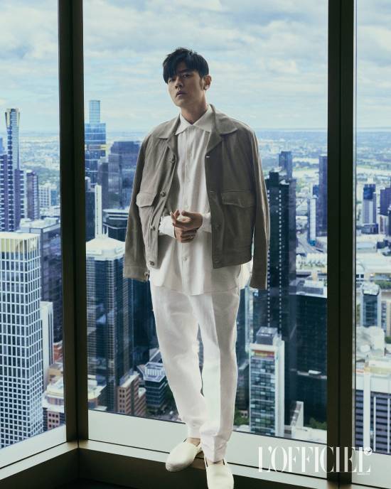 周杰伦登全球7版《L'OFFICIEL》杂志封面写真，减肥效果显著