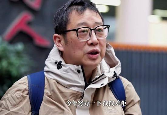 35岁成为老总、53岁攻读本科、55岁备战考研的男子表示：当下正是追逐梦想的年纪