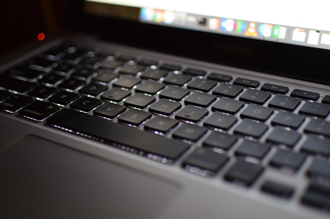 Sigma发布了主打隐私保护的AI原生浏览器，该浏览器内置了本地大语言模型