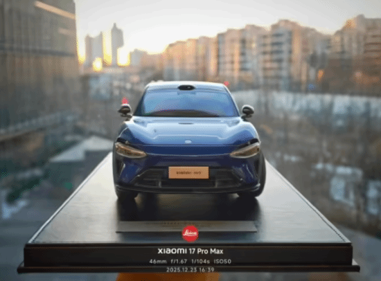 小米为员工准备了惊喜福利&mdash;&mdash;印有个人名字与工号的YU7定制车模