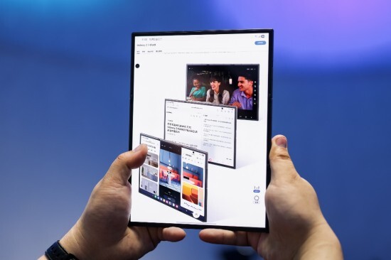 纤薄机身尽显从容姿态三星GalaxyZTriFold精准洞察并解决用户核心需求