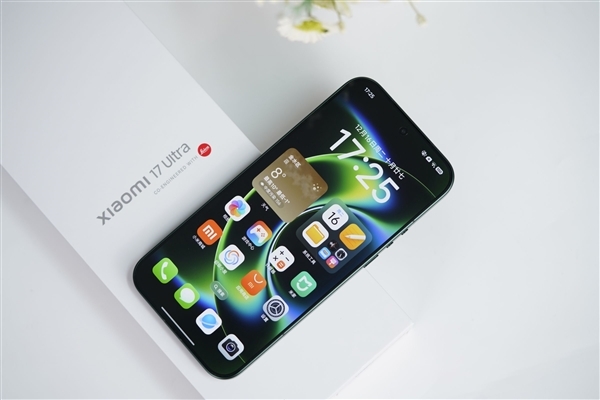 行业唯一搭载徕卡2亿像素与连续光变长焦的机型！小米17Ultra星空绿图赏