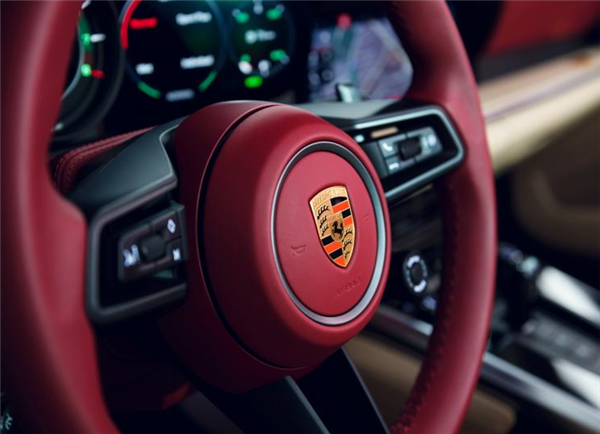 中原保时捷中心疑似停业失联，母公司回应称将负责到底，不会跑路