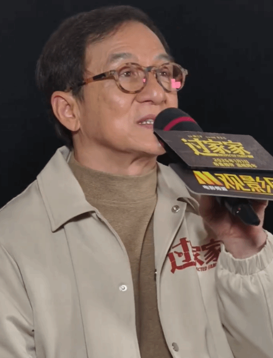 成龙向影迷承诺，为回应大家的喜爱，他会每年推出一部新电影！