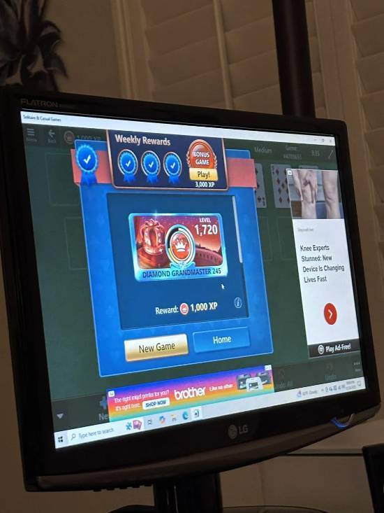 94岁奶奶堪称《空当接龙》战神！上万局对战经验，广告狂轰滥炸也稳如泰山