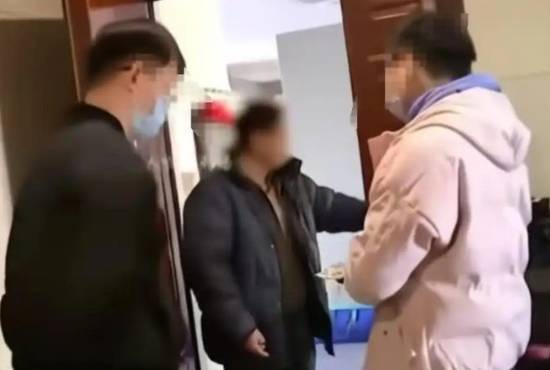 男孩偷食邻居“变态辣”外卖致住院家长索赔被拒