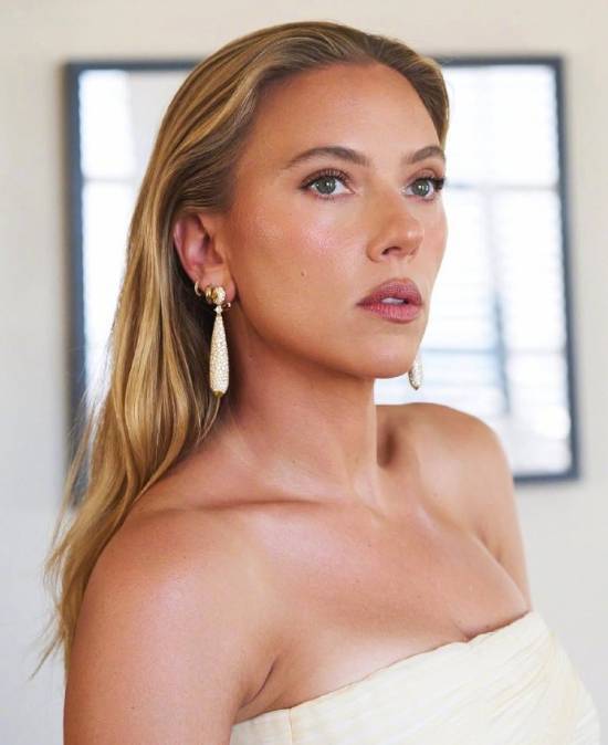 《阿凡达3》风靡全球！佐伊·索尔达娜有望登顶影史票房最高演员