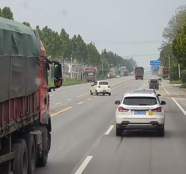 河北女主持人疑遭“老头乐”撞倒不幸离世网友呼吁整治交通乱象