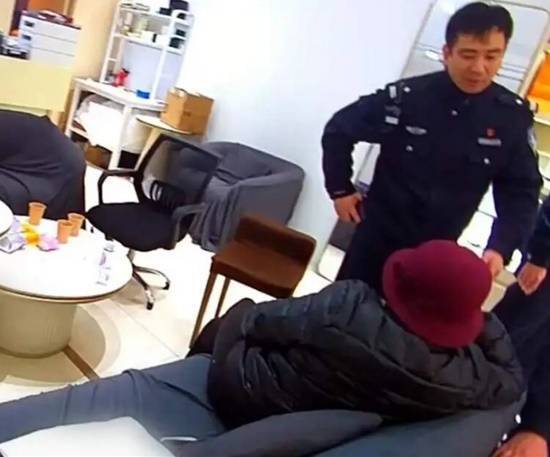 68岁阿姨斥资92万给男友购置名表：我们之间是有真感情的！