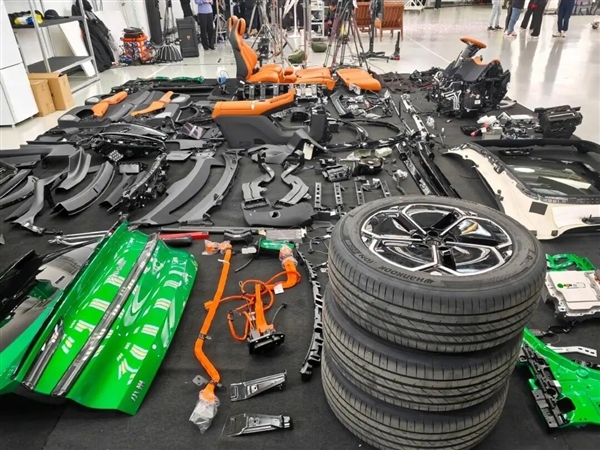 从“绿化带战神”到“200公里瞬间刹停”！雷军对所有争议作出回应