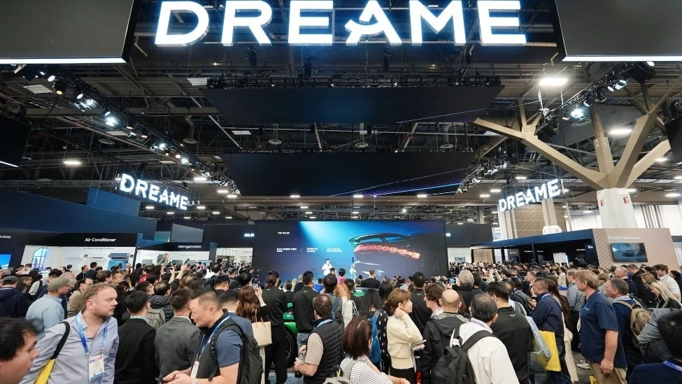 追觅科技首次公开展出含具身智能扫地机在内的多款产品呈现全屋智能生态布局