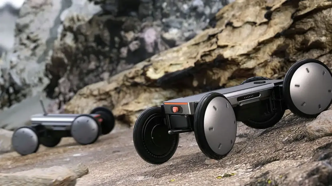 现代汽车集团会长郑义宣在CES2026展会现场，向三星方面提出合作提议，三星的卢泰文面带微笑点头回应