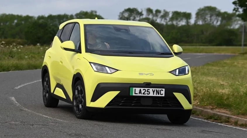 2025年英国新车销量回升至200万辆规模，中国汽车企业为当地车市复苏注入动力