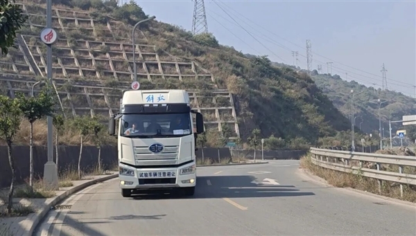 续航里程达1000公里！一汽解放液氢重卡开启公开道路示范运营