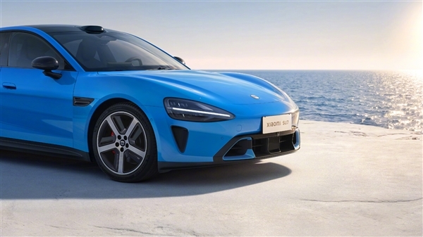 小米SU7新款卡布里蓝究竟是何种色调？雷军通过小米MiMo给出详细解析