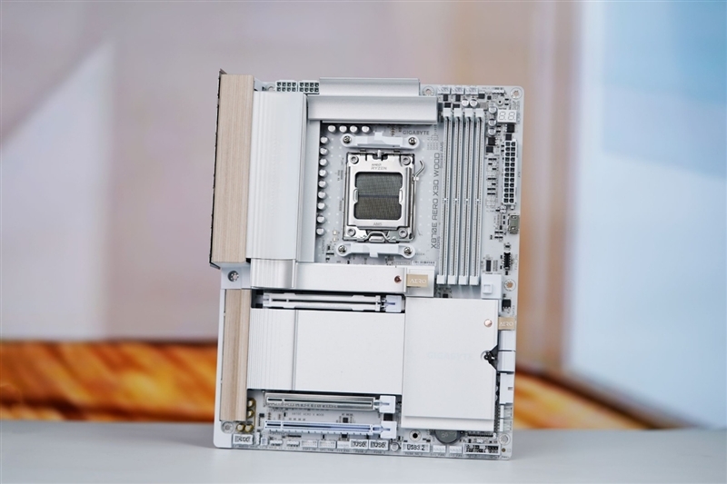实木元素吸睛十足！技嘉X870EAEROX3DWOOD主板测评：顶尖性能融合创新设计打造DIY审美新标杆