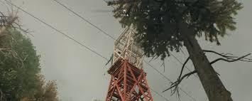 消逝的光芒困兽沼泽区域里，高压电线杆安全点的解锁方法是什么