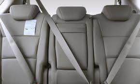 乘坐汽车时坐在后排的乘客是否需要系安全带