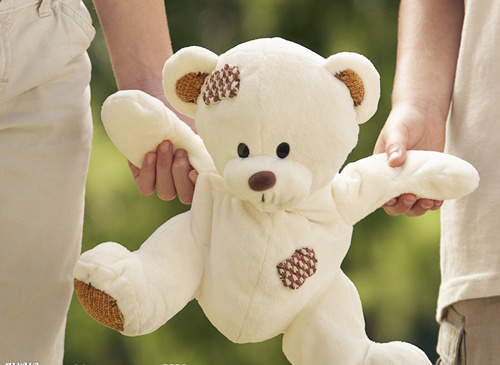 婚恋相关报告指出：90后群体在虚拟婚姻关系中表现出最高的忠诚度