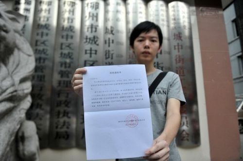 清华毕业生选择当城管再不疯狂我们就老了