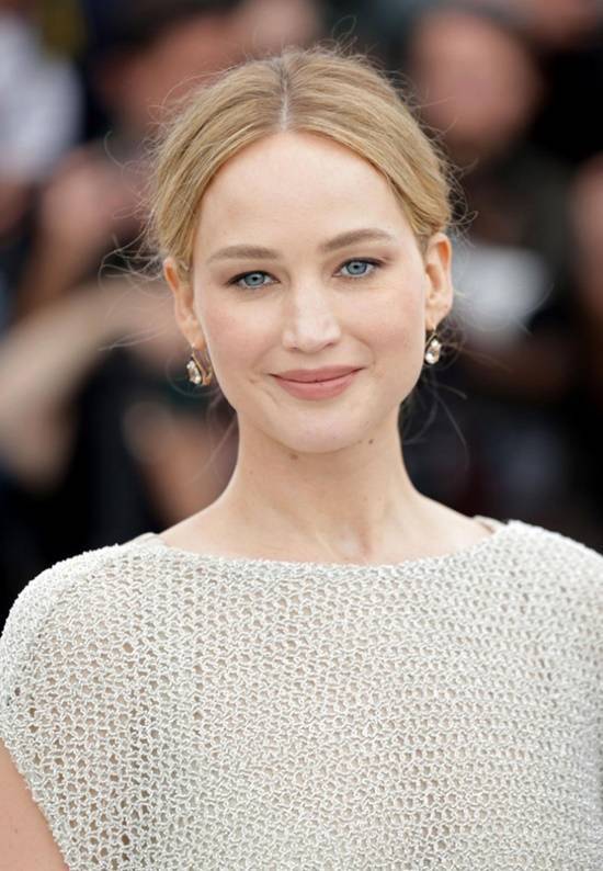 詹妮弗·劳伦斯忍痛送别相伴7年的爱犬，原因是儿子被其咬伤