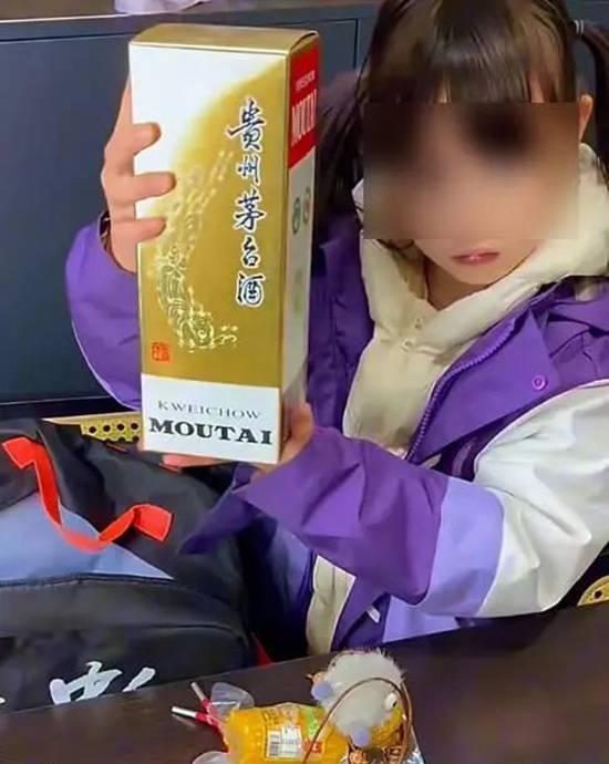 小学生在校内用50元淘到茅台一事实为虚构，官方已介入调查处理