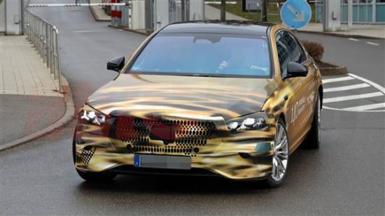 新款奔驰S级配置信息流出：搭载全新V8发动机，超半数零部件经重新开发