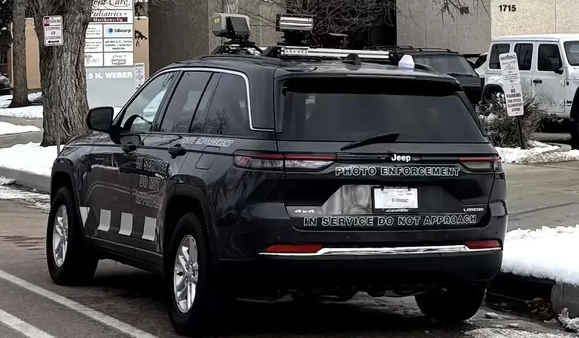 美国科罗拉多州警车配备新型超速监测系统每小时可开出12张罚单