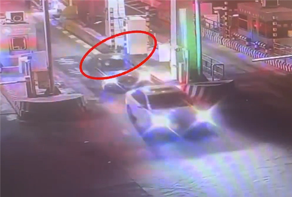 男子醉酒驾车冲卡上高速，口出狂言“大不了抓我去坐牢”，这愿望必须满足他