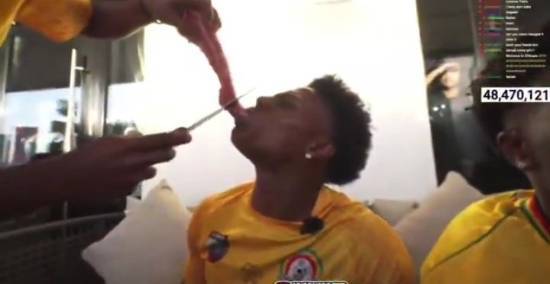 以为只是个“屁”？甲亢哥在非洲直播时竟“拉裤兜”了！