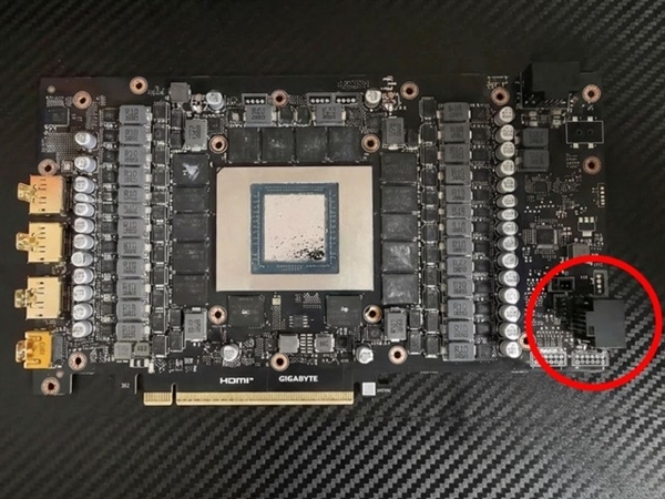 硬核改装！手动打造双12V-2×6接口RTX5090：顺利达成负载均衡