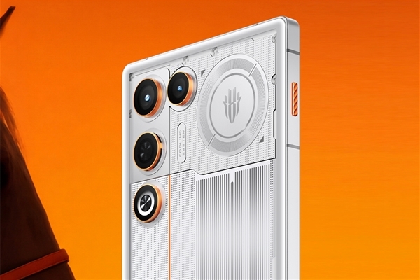 红魔高管向同行喊话：所有跟风做风扇设计的友商都该对红魔说声谢谢