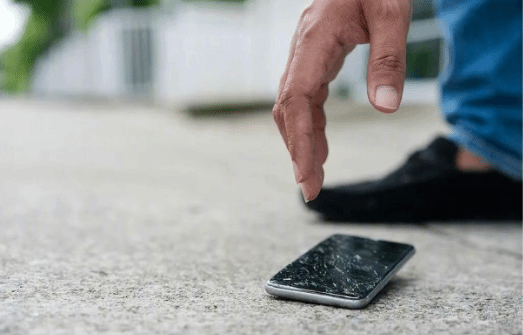 男子拾获手机后遗失遭起诉法院判决：按原价2999元赔偿失主