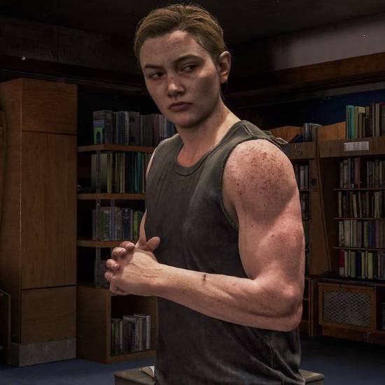 《最后生还者》中艾比的扮演者开始增肌计划啦！正在健身房里奋力撸铁