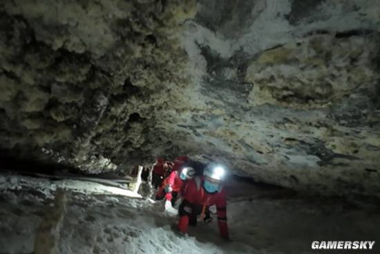 央视首次揭秘航天员洞穴训练：在狭窄洞道中爬行，压迫感十足