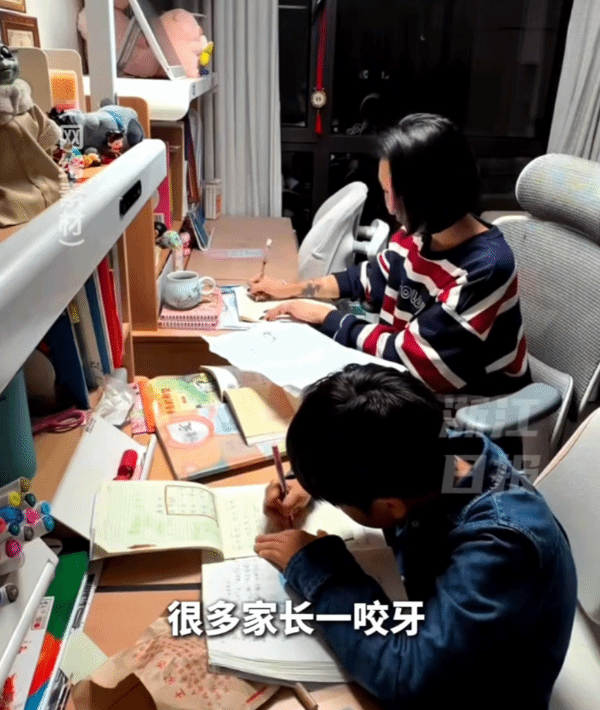 网友深夜替孩子写作业的经历引发家长群体强烈共鸣：老师直言此举让作业失去诊断价值