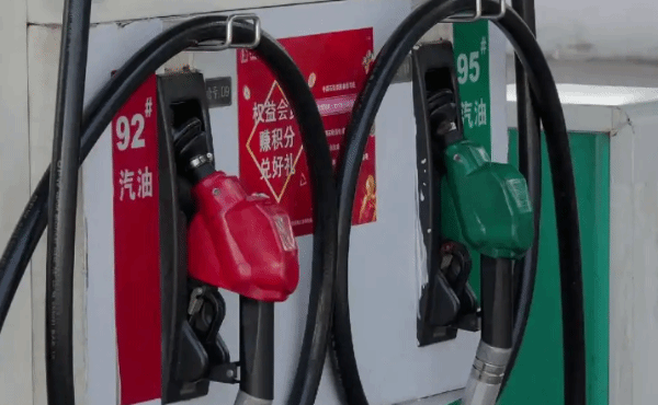 标称68升的油箱竟加出73.5升油？车主表示：当时油箱里甚至还剩至少15升油呢