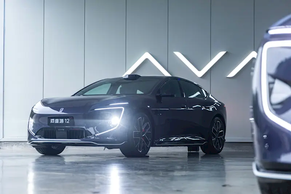 全新阿维塔12实车亮相！车顶激光雷达完成换装，后桥双电机成为标配