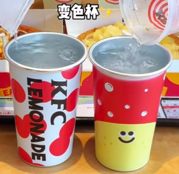 肯德基變色杯的材質是什么？肯德基變色杯能不能裝熱水？